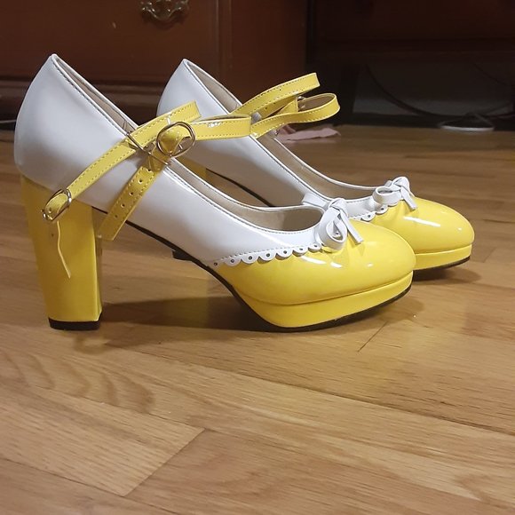 Retro Yellow Heels - Picture 3 of 6